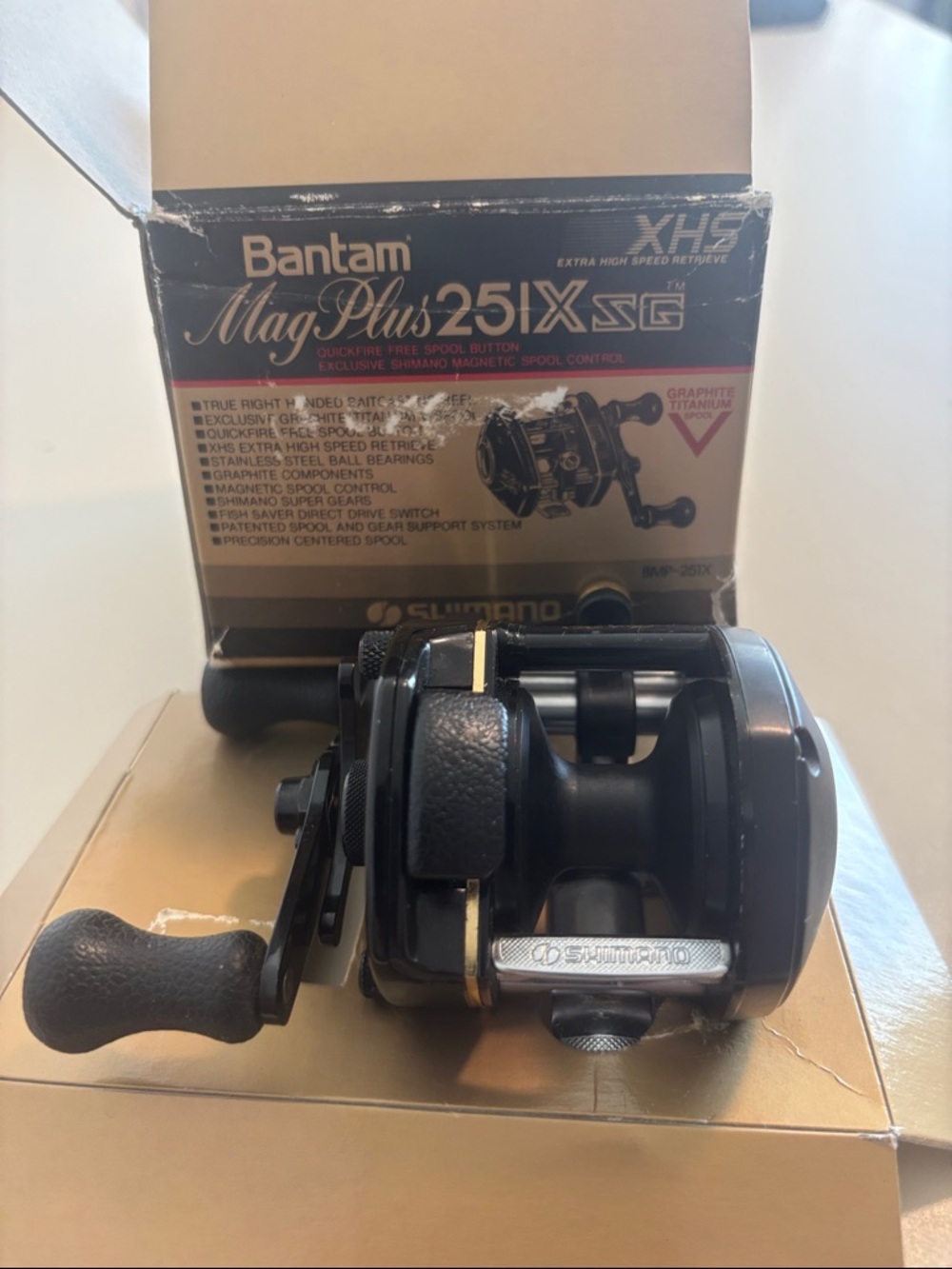 Shimano black and gold low-profile left hand baitcasting reel - Picture 5 of 5